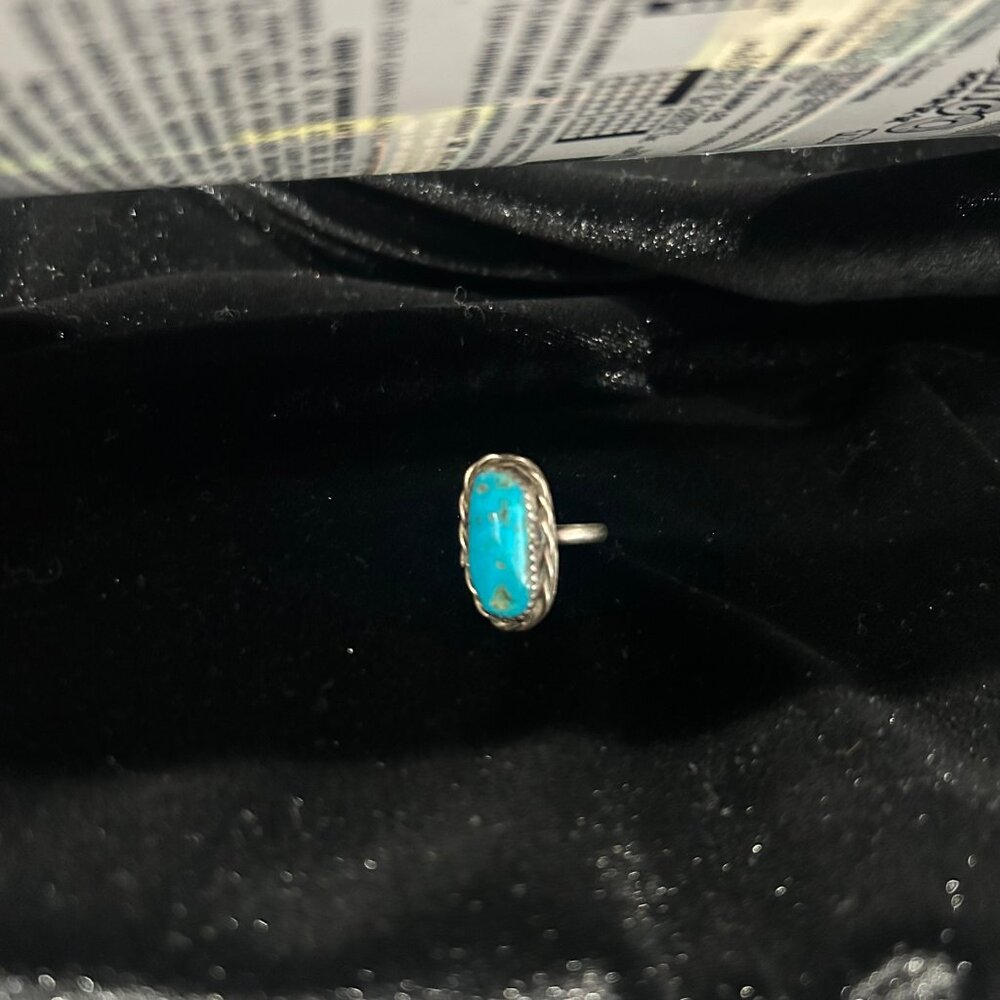 Vintage Sterling Silver and Turquoise Ring - Picture 4 of 7